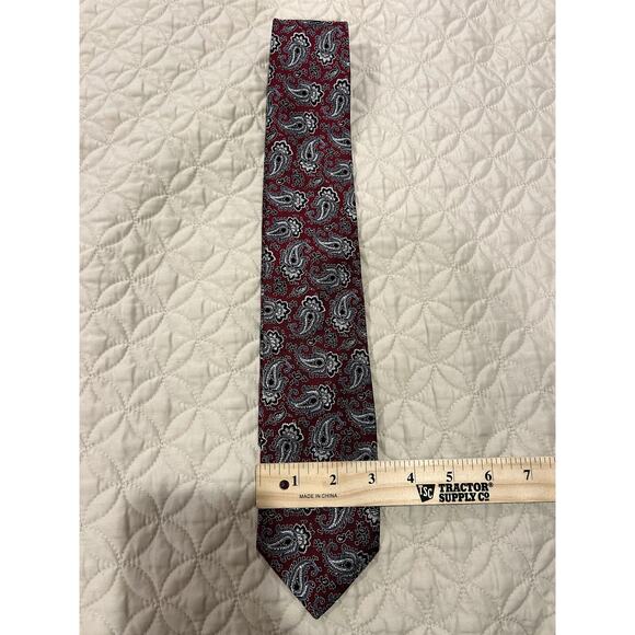 Jos A Bank Men's Red Paisley Necktie - Picture 3 of 8